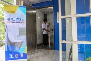 Mengelola toilet publik