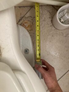 Ukuran jarak lubang kloset duduk dengan dinding yang ideal
