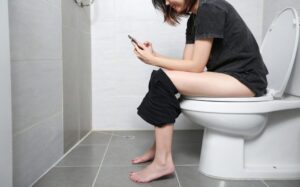 Cara menggunakan toilet duduk yang baik dan benar