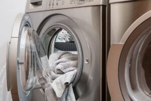 Cara mencuci keset kamar mandi karet dan kain yang tepat