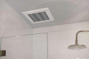 Memasang exhaust fan kamar mandi