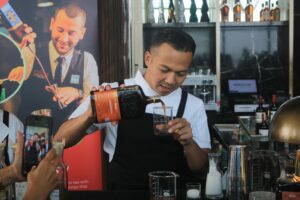 Dunia kerja bartender hal yang wajib anda perhatikan